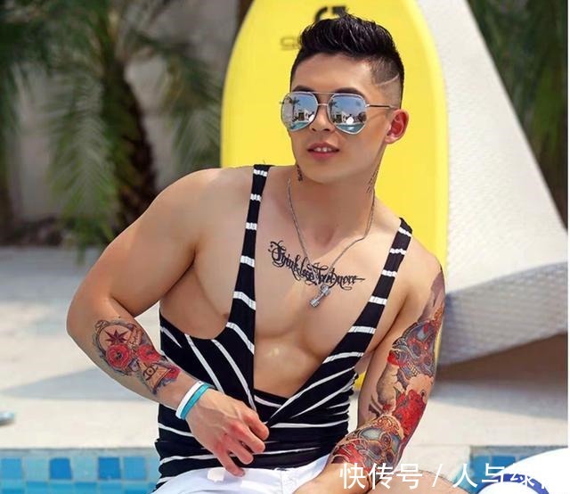 修身|你知道有肌肉的男生穿上修身的背心是什么效果吗今天就带你了解！