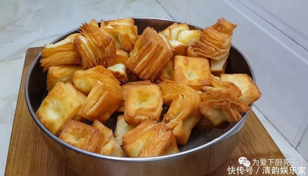 必备|过年餐桌必备小零食,不加一滴水,30多年头一次见,比麻花还好吃