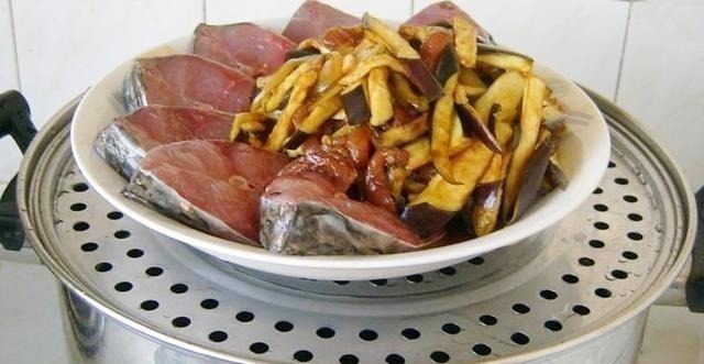 草鱼最过瘾的吃法,比酸菜鱼水煮鱼还好吃,做4斤大鱼,上桌就光