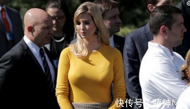 小腿|伊万卡再穿天鹅绒连衣裙，换个发型气质温婉，光着小腿很抗冻