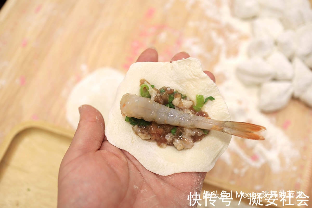 小吃|传统小吃锅贴比饺子还省事,做法随意没讲究,馅嫩味儿香吃一锅