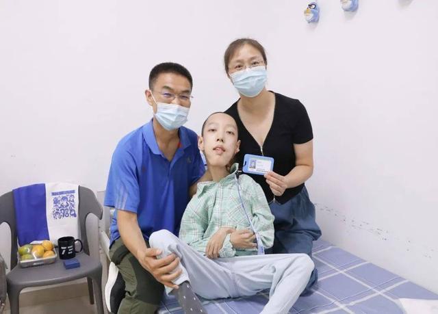 坠积性肺炎|体重18公斤渐冻症新生北航报到:立志做中国的“霍金”