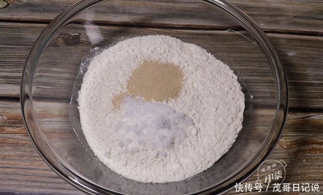 做法|南瓜紫薯发糕做法,搅一搅,出锅不塌陷不回缩,比油条包子都好吃