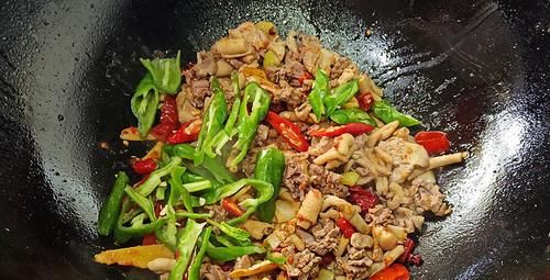 鸡杂试试这样炒来吃，口感脆嫩一点不老，味道香辣好吃，特下饭