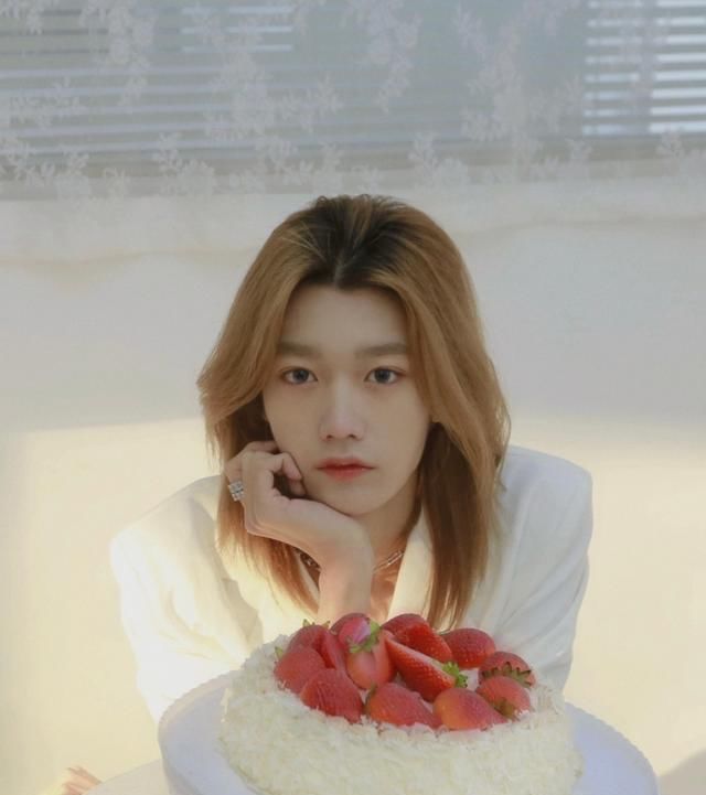 《青3》学员热度排行榜：余景天、梁森的人气不敌这位小瓷美男？