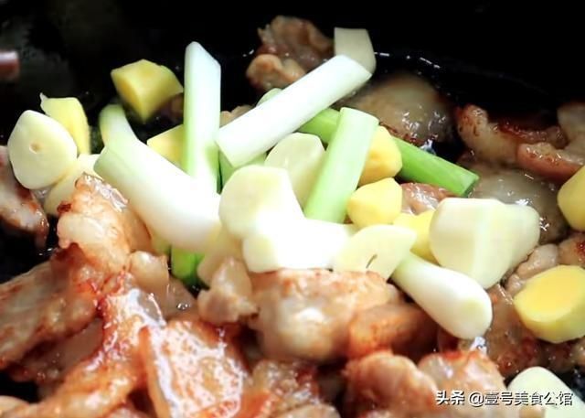 香菇|分享一款五花肉香菇豆腐煲,鲜嫩多汁,简单好吃,老少皆宜的美食