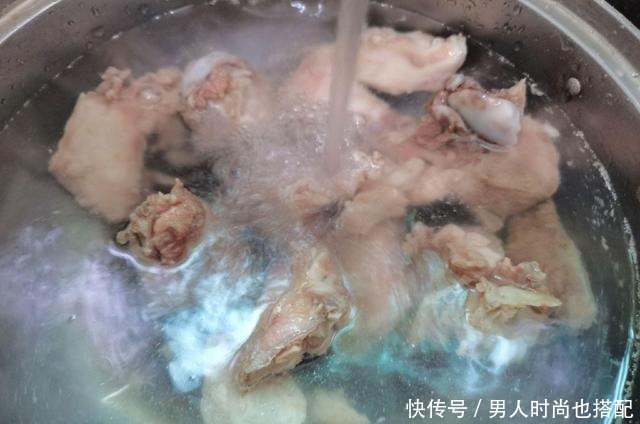 骨头|猪身上“最营养”的部位,10元一斤没人买,肉贩子自己偷留着吃