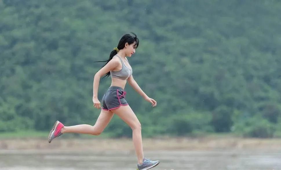 高血脂|甘油三酯偏高,少碰2黄,多吃2果,摒弃2习,血脂或慢慢往下降