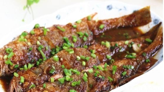 不管煎什么鱼,煎鱼前多做一步,鱼皮不破不粘锅,肉嫩还入味!