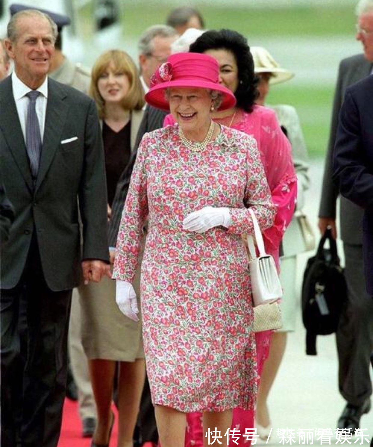 护肤|94岁高龄脸上却没斑点,英女王皮肤好到惊人,护肤方法却不用花钱