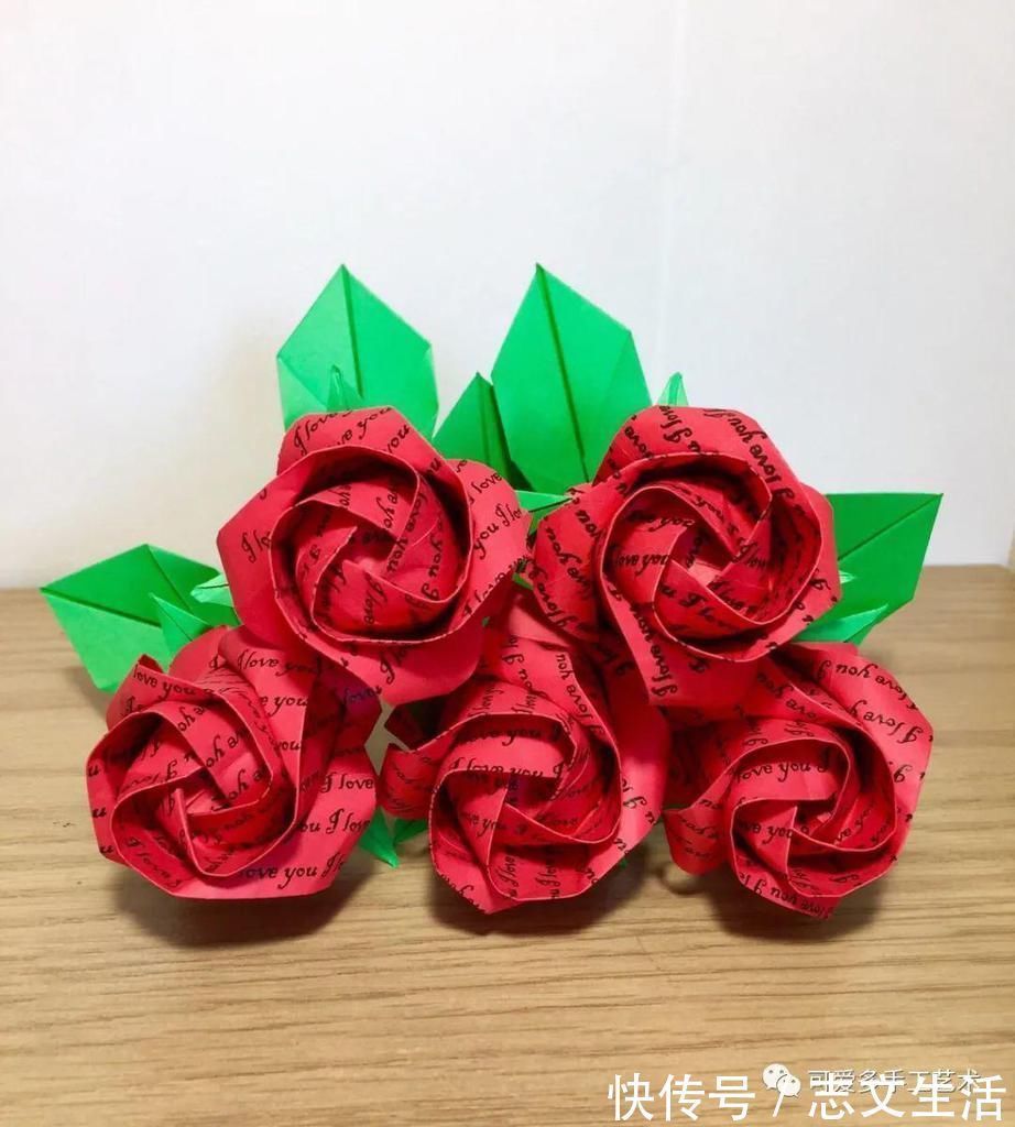 一张纸就能折的玫瑰,放几枝在家中,人见人夸!
