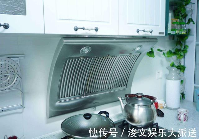 油烟机用久了又脏又黏试试这种方法，不用拆也能干净如新