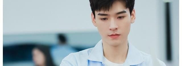 龚俊大厨上线!在中餐厅做麻辣龙虾,吃完被辣的表情管理都顾不上