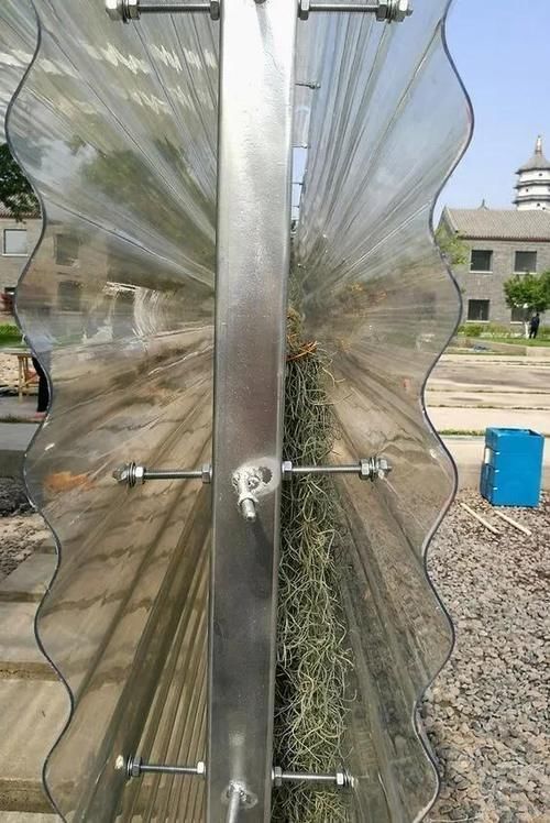 瓦楞塑料|外国人封阳台竟然这么封?不用玻璃改用塑料,三面采光超透亮