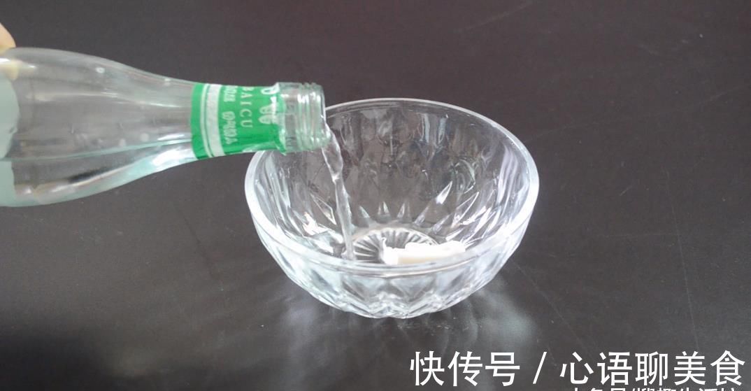 用蜡烛在电水壶上擦一擦太实用了, 解决了很多人的烦恼, 赶紧试试