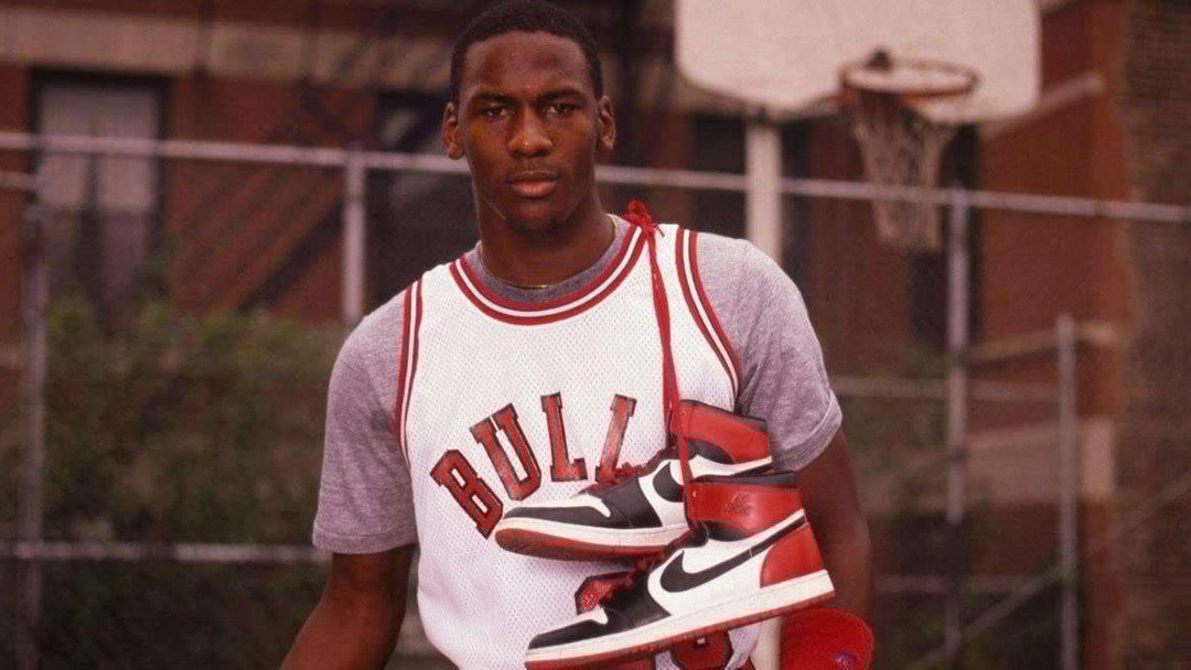 中帮 AJ1也有鄙视链?OG元年配色瞧不起各色脚趾,中帮比低帮更有排面