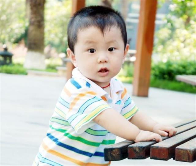 孩子|爸爸姓“刘”,妈妈姓“李”,给娃起这名,网友:重名是不存在的