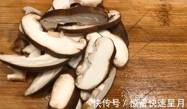 天冷了,不懂吃这菜就亏了,做法特简单,营养又解馋,总吃不腻!