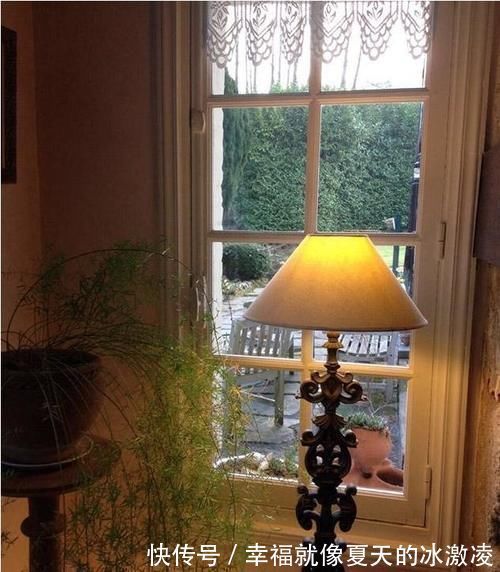 轻简|走进演员袁立的豪宅,家里没有一件现代化家具,真有一种穿越感