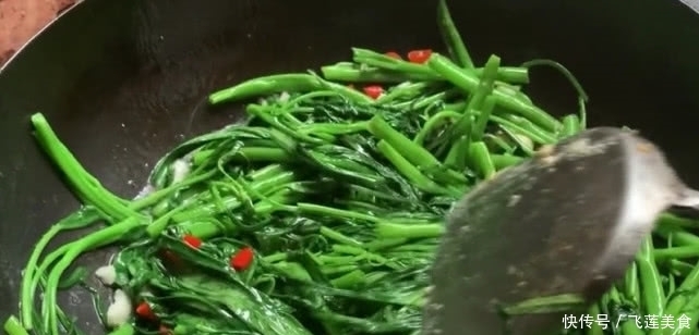 空心菜|农家下饭菜有哪些,一盘空心菜一盘炒蛋,端上桌开胃下酒两不误