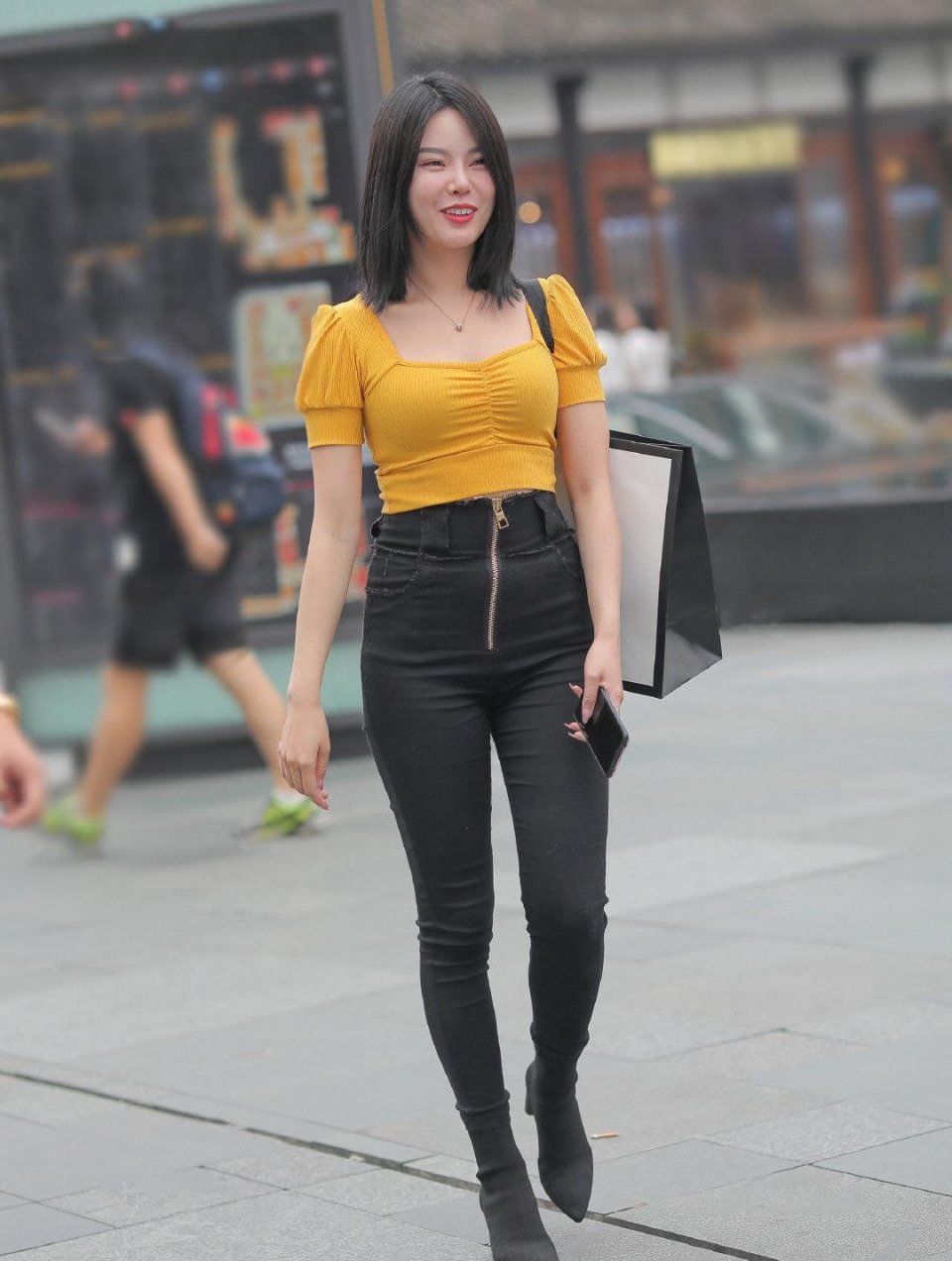 姐姐的高级感让人有距离感，忍不住想多看两眼