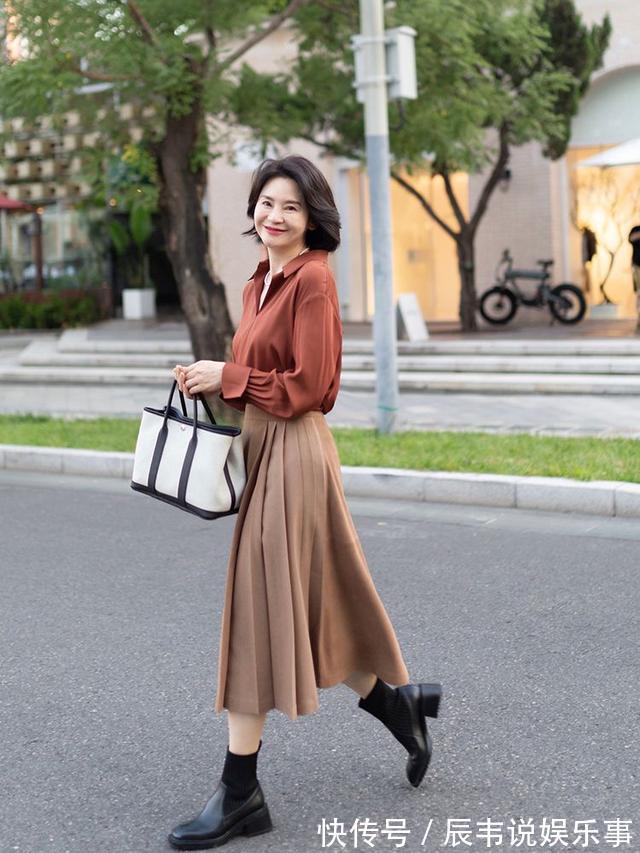 时尚 这位中年妈妈真会穿,她的“4件外套”很时尚!详细穿搭干货附上