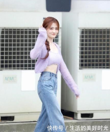 露脐装|徐璐上节目玩起BM风,穿露脐装露出小蛮腰,美得像漫画里的人物!