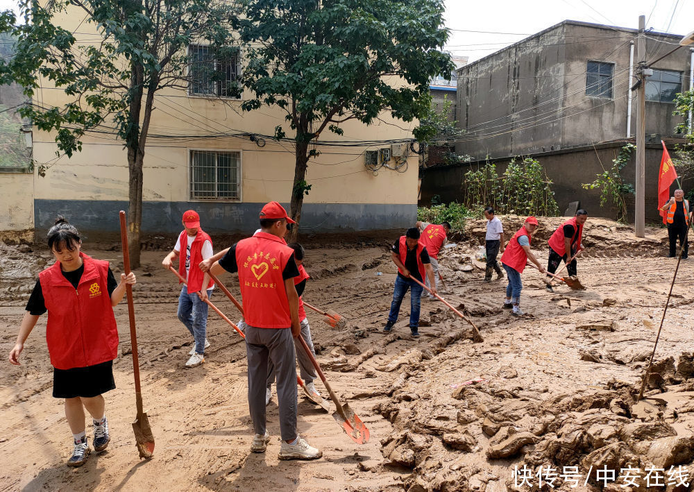 听说河南老乡遭水灾了，安徽的这些村民坐不住了……|新华全媒+| 赵建辉