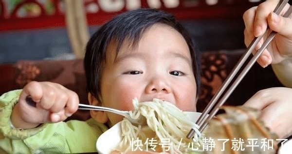 晚餐|吃1次等于吃8个塑料袋!9岁男童积食不长个,只因这3种晚餐