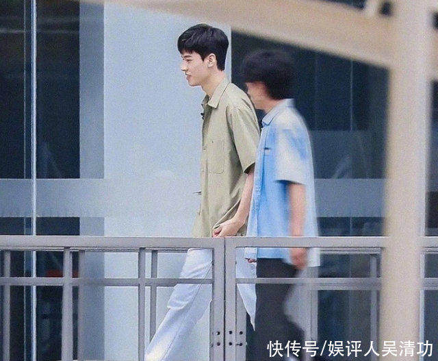 周也|丁真在《中餐廳5》的路透照比龔俊還多？周也當眾摳鼻孔引起熱議