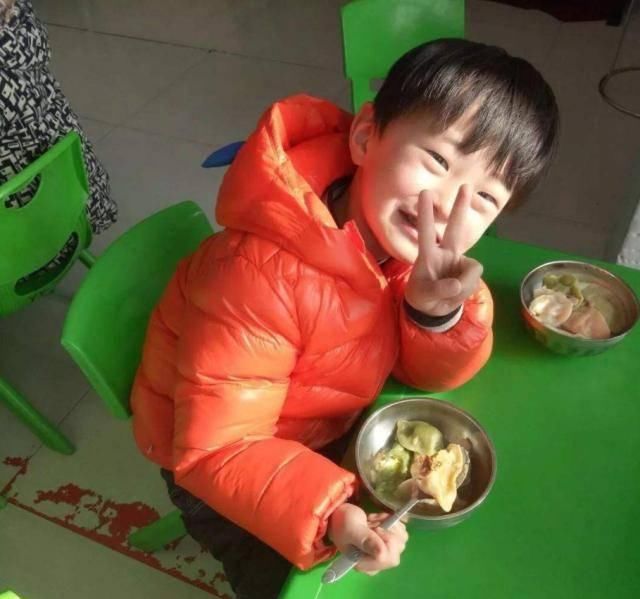 以耳朵大|孩子身上这3个部位越大,说明孩子越健康,可别再嫌弃长得不好看