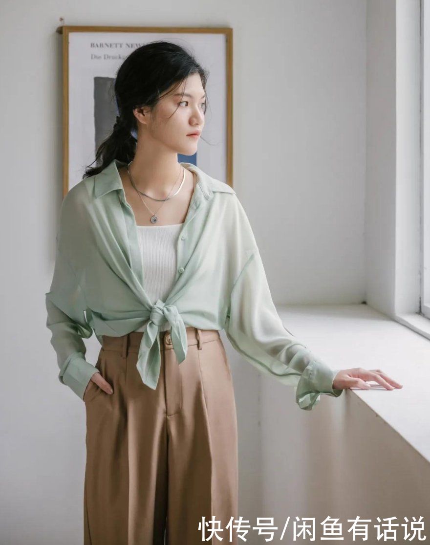 防晒衣已经过时了，今年流行“透视衫+阔腿裤”，时髦显瘦还清凉