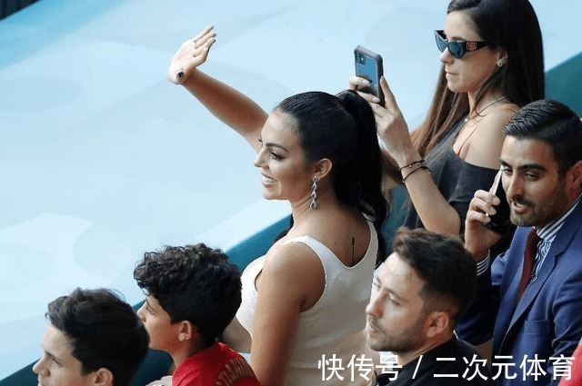 上位|C罗赢了!5年时间乔治娜翻身上位,让C罗爱上自己,伊莲娜后悔吗