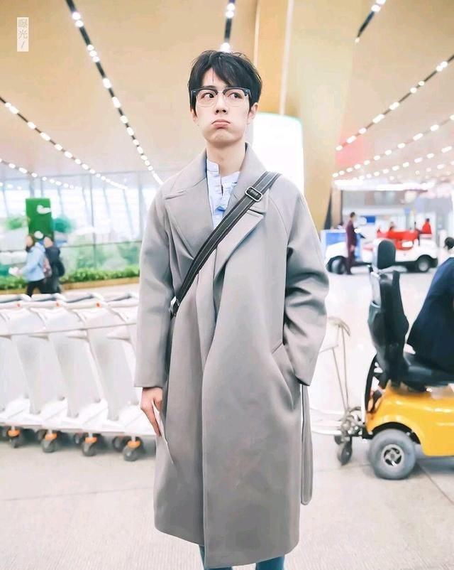 肖战与谁的爱恨情仇？撒娇的语气好可爱，网友：喜欢他柔软的一面