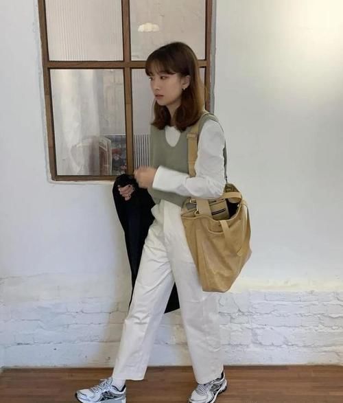 卫衣 + 靴子,毛衣 + 阔腿裤,这20套早春穿搭,好看极了