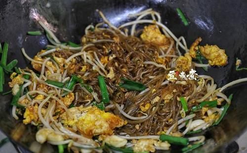 既是菜也是主食，就连南方人也抗拒不了它的美味，食材不多但好吃