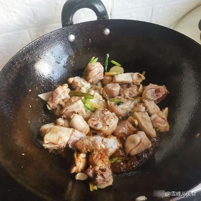 秋冬交替多吃它，炖一锅热乎乎滋补又营养，我家三天两头吃，真鲜