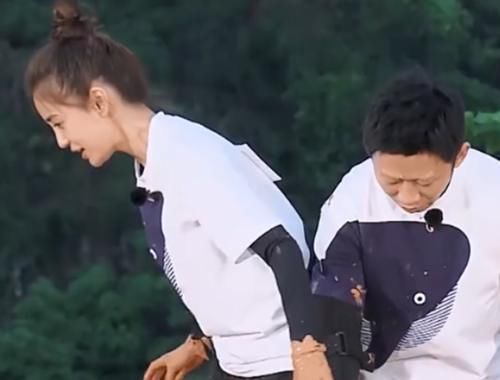 奔跑吧兄弟 Baby录节目发生意外,看到第1个冲过去的是谁后,教养是装不出来的