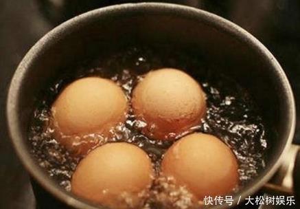 做法|煮鸡蛋,直接下锅煮是大错!学会正确做法,鸡蛋鲜香细嫩好剥壳