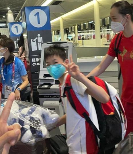 村民|大型庆祝仪式已准备好?全红婵老家村民忙着搬烟花,红姐或有惊喜