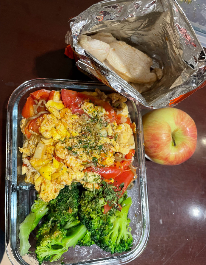 35岁肌肉大男孩, 三分练七分吃, 看他的伙食就知道为啥又高又壮了