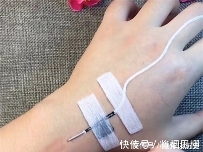 手上输液#小姐姐教你画“手上输液”,简单上手快,网友:怎么扎手腕了?