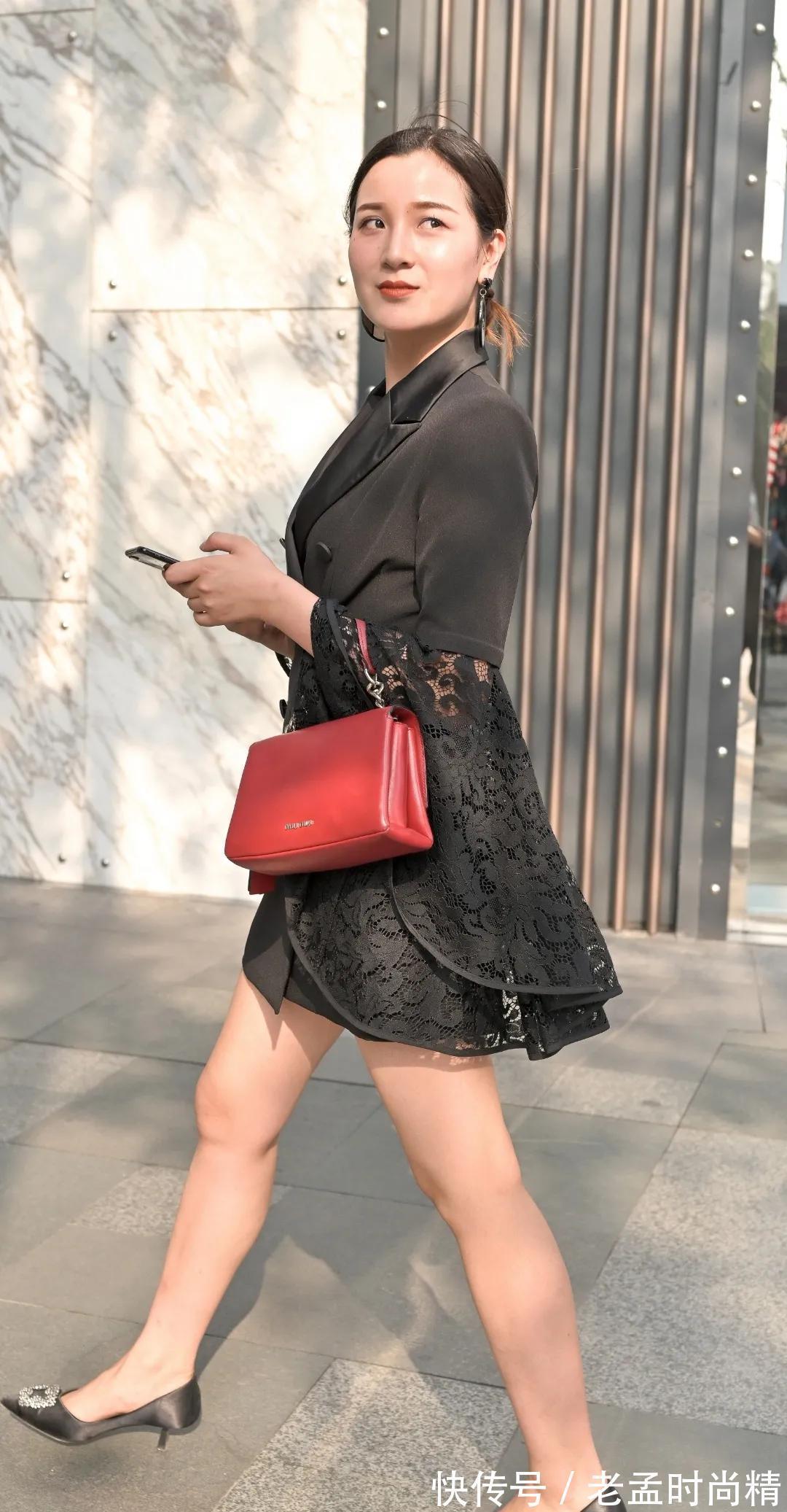 小姐姐|街拍:一身纯黑色的西装裙,穿出神采飞扬的个性,瞬间气场全开