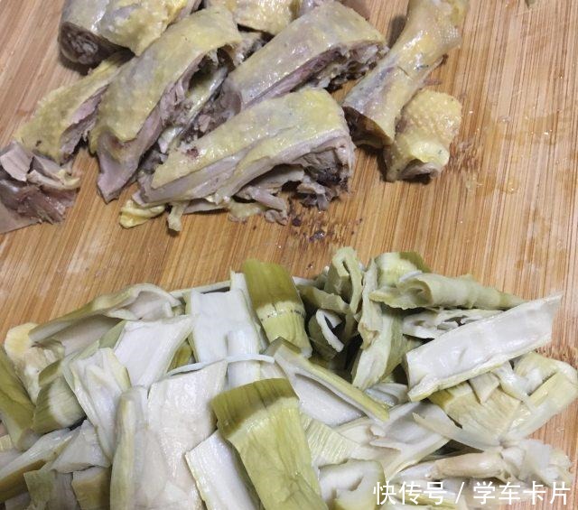 老鸭焖笋,咸香入味,非常的下饭!