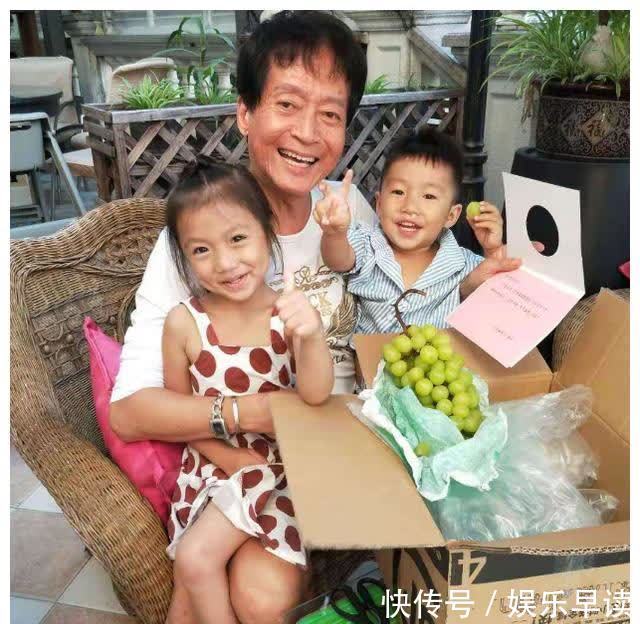 郑细凤$75岁的方刚变得慈眉善目,他脸上早已找不到“第一恶人”的影子