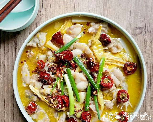 美食推荐粉丝牛肉煲,京葱炒肉丝,蚝油生菜,泡椒田鸡的做法