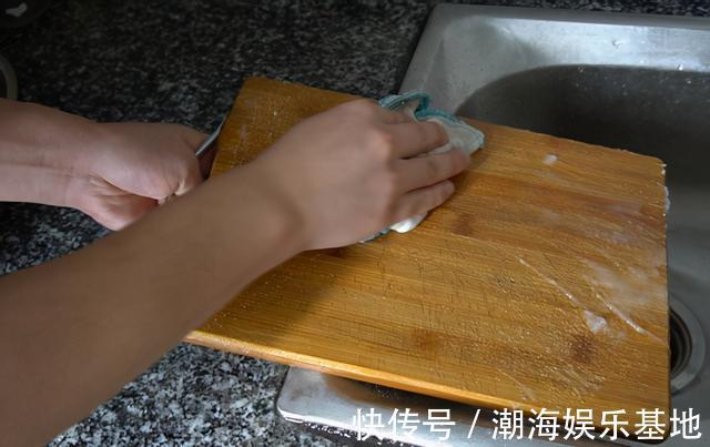 呕吐|1岁幼童发烧呕吐,送医检查出娃体内存有活体!医生怒骂家长无知