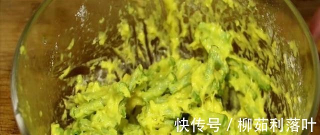 调味料|豇豆里打入1个鸡蛋，简单一做，开胃又下饭，比吃肉还香！