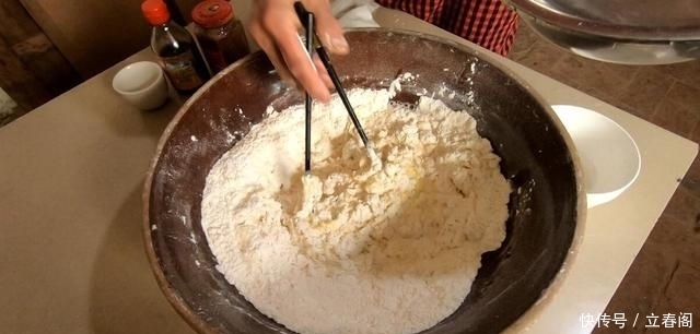 今天才知道,面粉的家常新做法,比油条简单,比包子还香