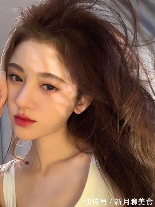 同是大厨人设崩塌,张亮张艺凡趣味横生,她却被全网批太假